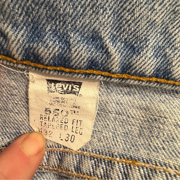Vintage Levi’s Women’s Blue Jeans High-rise, Tapered Leg - Picture 7 of 8
